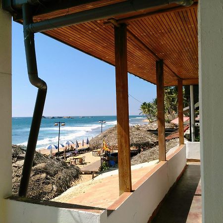Sunnys Beach Guest House Hikkaduwa Esterno foto