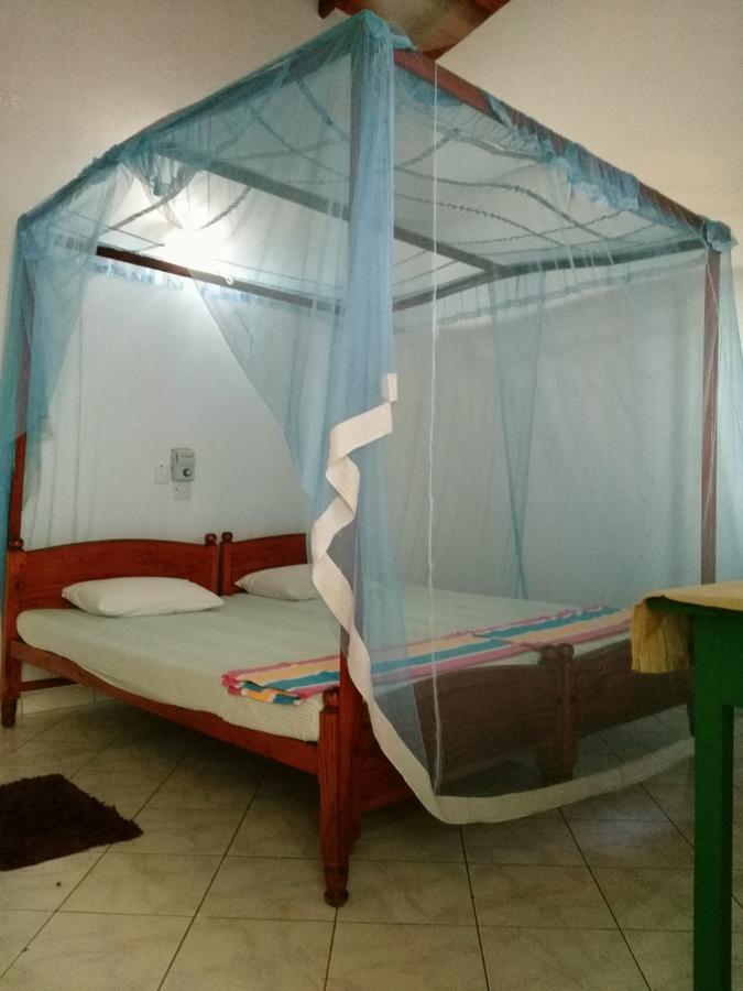Sunnys Beach Guest House Hikkaduwa Esterno foto