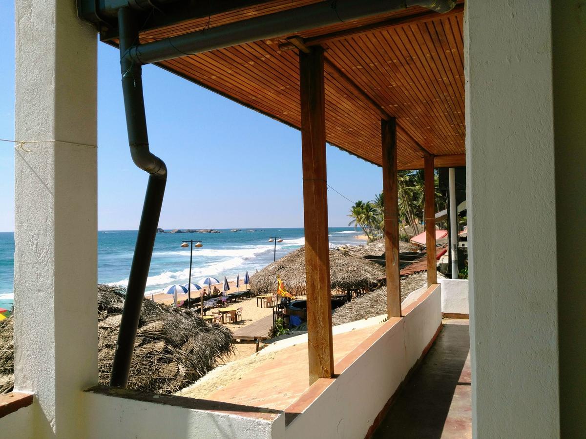 Sunnys Beach Guest House Hikkaduwa Esterno foto