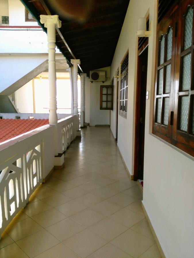 Sunnys Beach Guest House Hikkaduwa Esterno foto