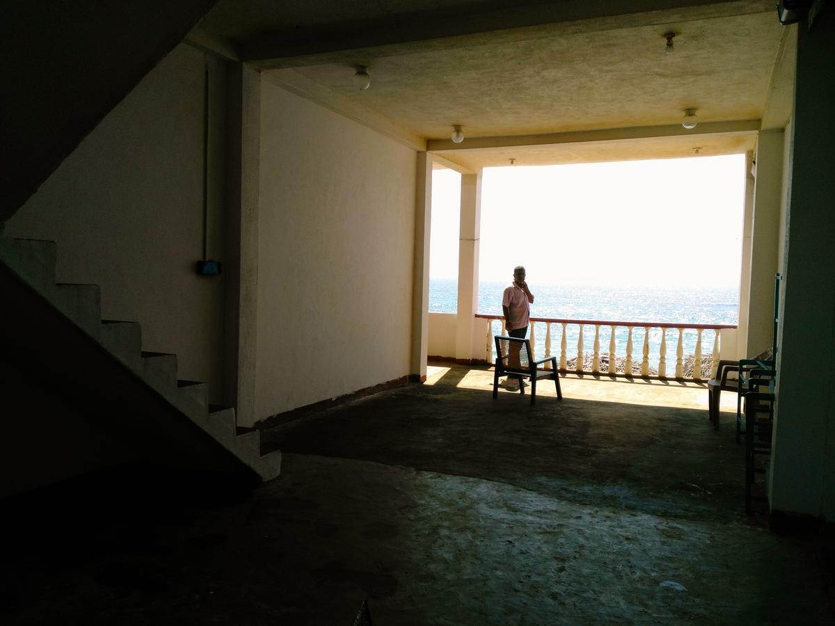 Sunnys Beach Guest House Hikkaduwa Esterno foto