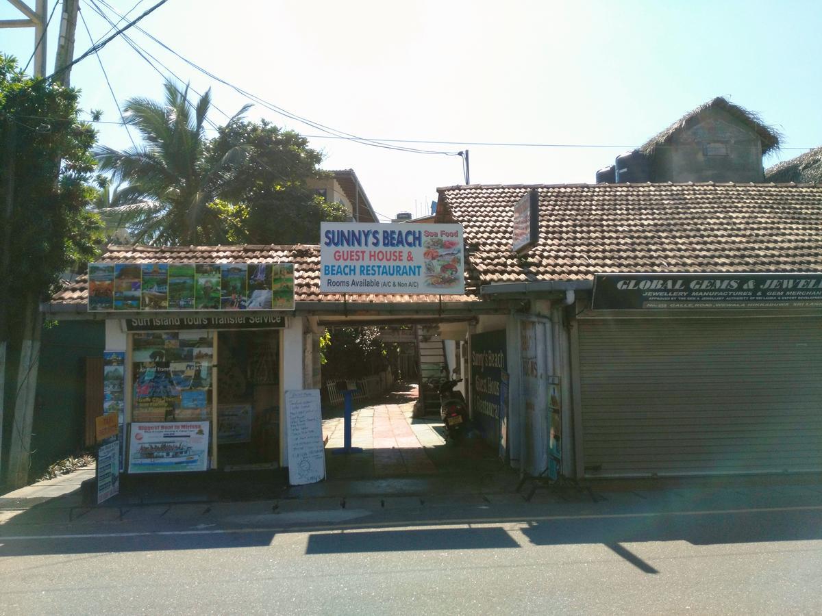 Sunnys Beach Guest House Hikkaduwa Esterno foto