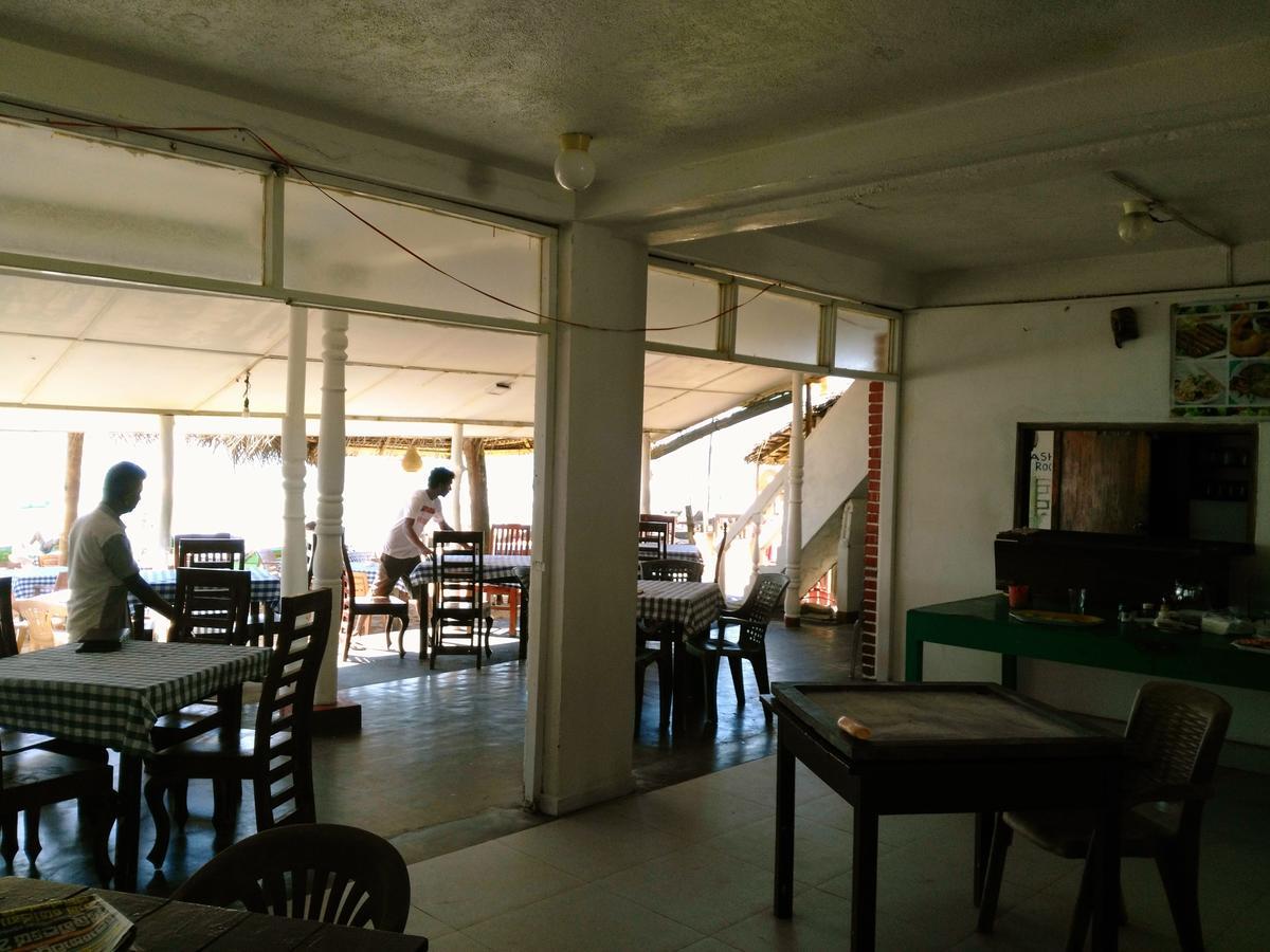 Sunnys Beach Guest House Hikkaduwa Esterno foto